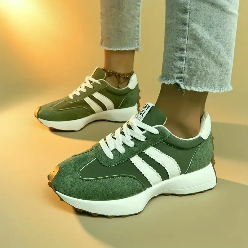 

New Designer Sneakers Women Lightweight Running Shoes Women Outdoor Sport Shoes Thick Bottom Casual Fashionable Women Sneakers