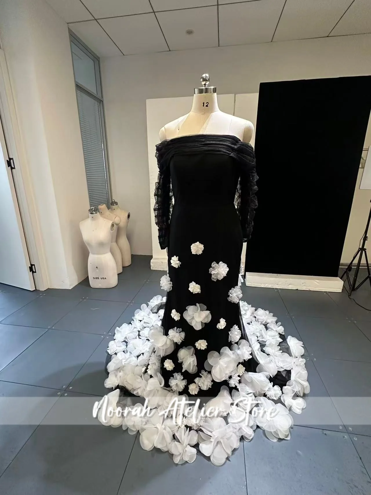 Elegant Black Mermaid สีขาว 3D ดอกไม้หรูหราแขนชุดราตรีสตรี 2025 ชุดแต่งงานซาอุดีอาระเบียยาวที่กําหนดเอง