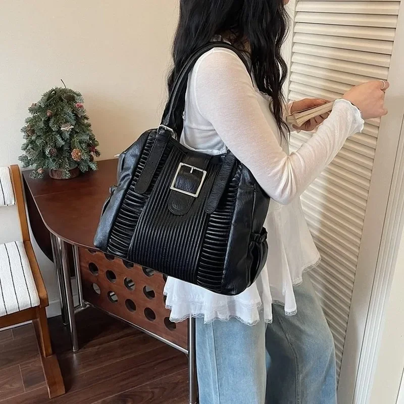2026 Cross border retro trendy handbag for women 2026 new personalized design shoulder bag, large capacity commuting tote bag