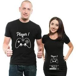 Player 1/2 Waiting for Player 3 Print T Shirt Pregnancy Announcement T-Shirt Game Console Pattern Couple Maternity Pregnancy Tee