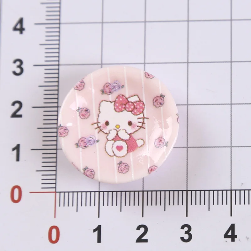 귀여운 헬로키티 액세서리 귀여운 만화 시리즈 수제 DIY 키체인 구멍 신발 데스크탑 장식 학생 선물 도매