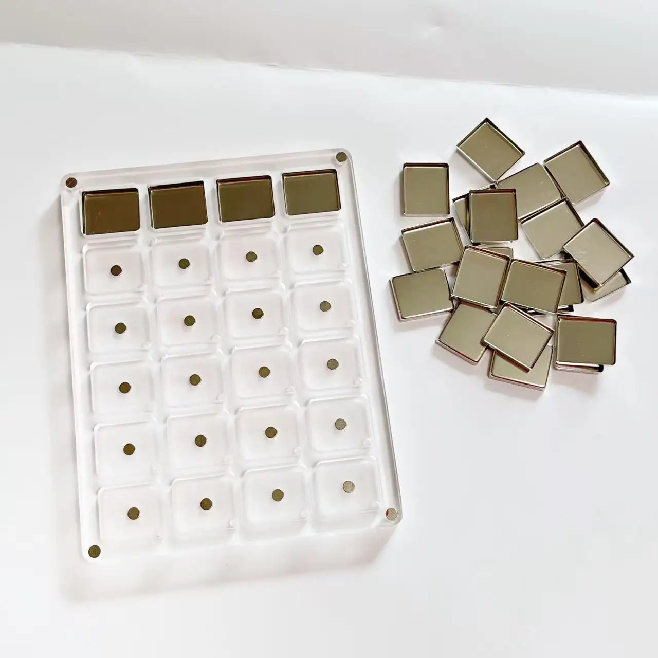 24 Slots Square Shape Transparent Acrylic Durable Using Empty Magnetic Palette Slot Size: 25*22mm with 25pc 24*21mm metal pan