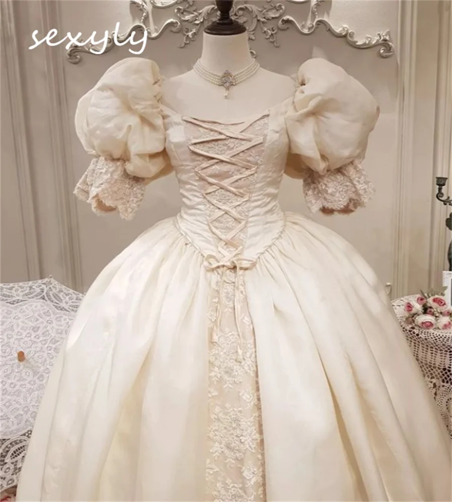 Victorian Gothic Beige Wedding Dress Renaissance Medieval 2023 With Short Sleeves Court Country Bridal Gowns Lace Castle Bride