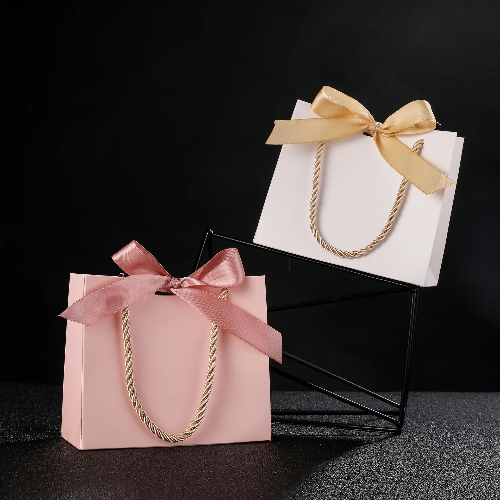 20pcs Pretty Pink Kraft Gift Bag Gold Present Box for Gift  Books Packaging Gold Handle Paper Box Bags Kraft Paper Gift Bag