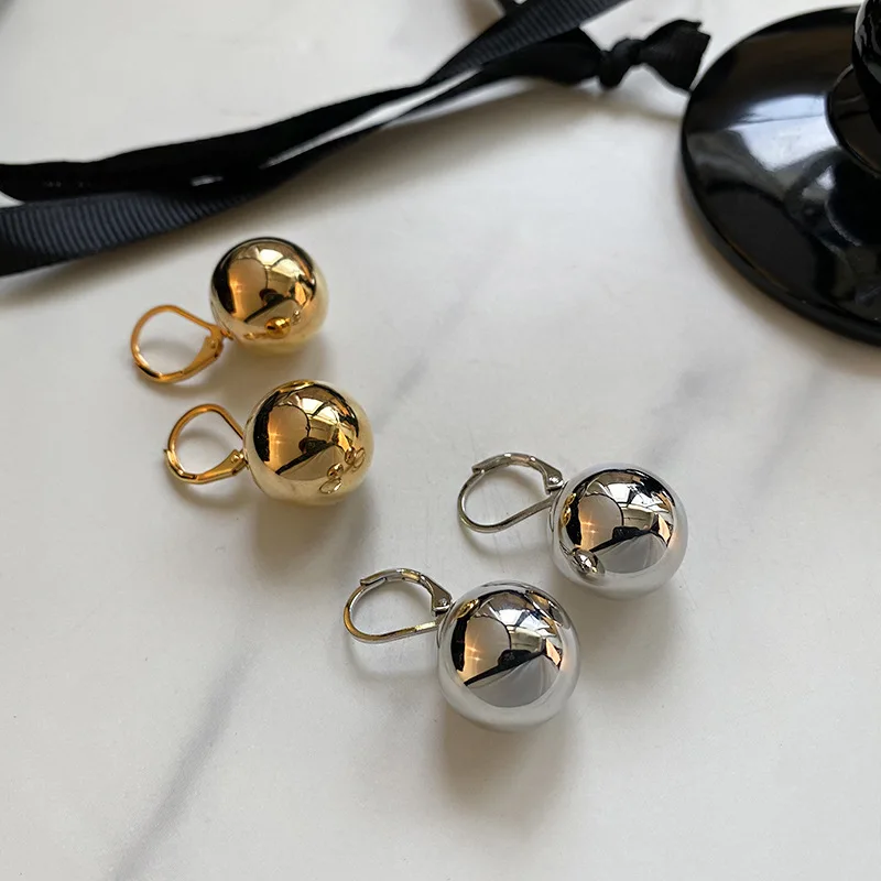 

2024 French style new niche metal silver gold color round ball earrings women's light luxury design earrings jewelry gift