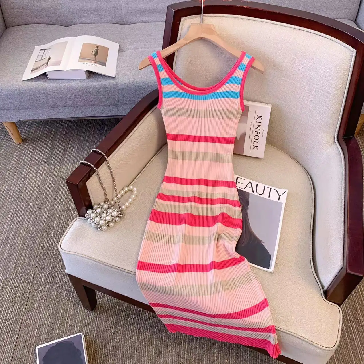 夏の甘い女性レインボーストライプドレスニットスリムフィットロングラップヒップドレス