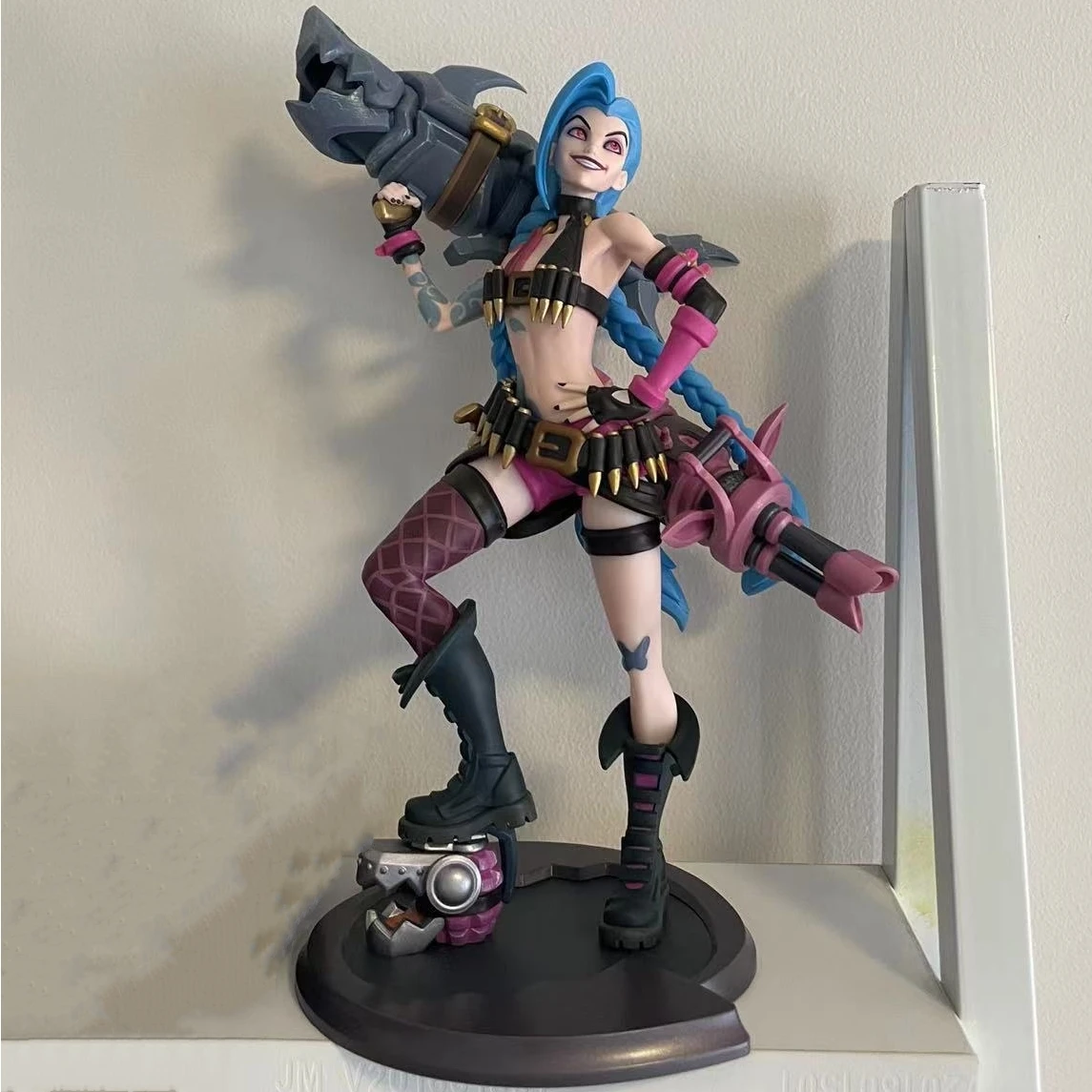 Hot League Of Legends Game Periphery Figure The Piltover Enforcer Vi Jinx Medium Sculpture Action Figure Model Collectible Gift