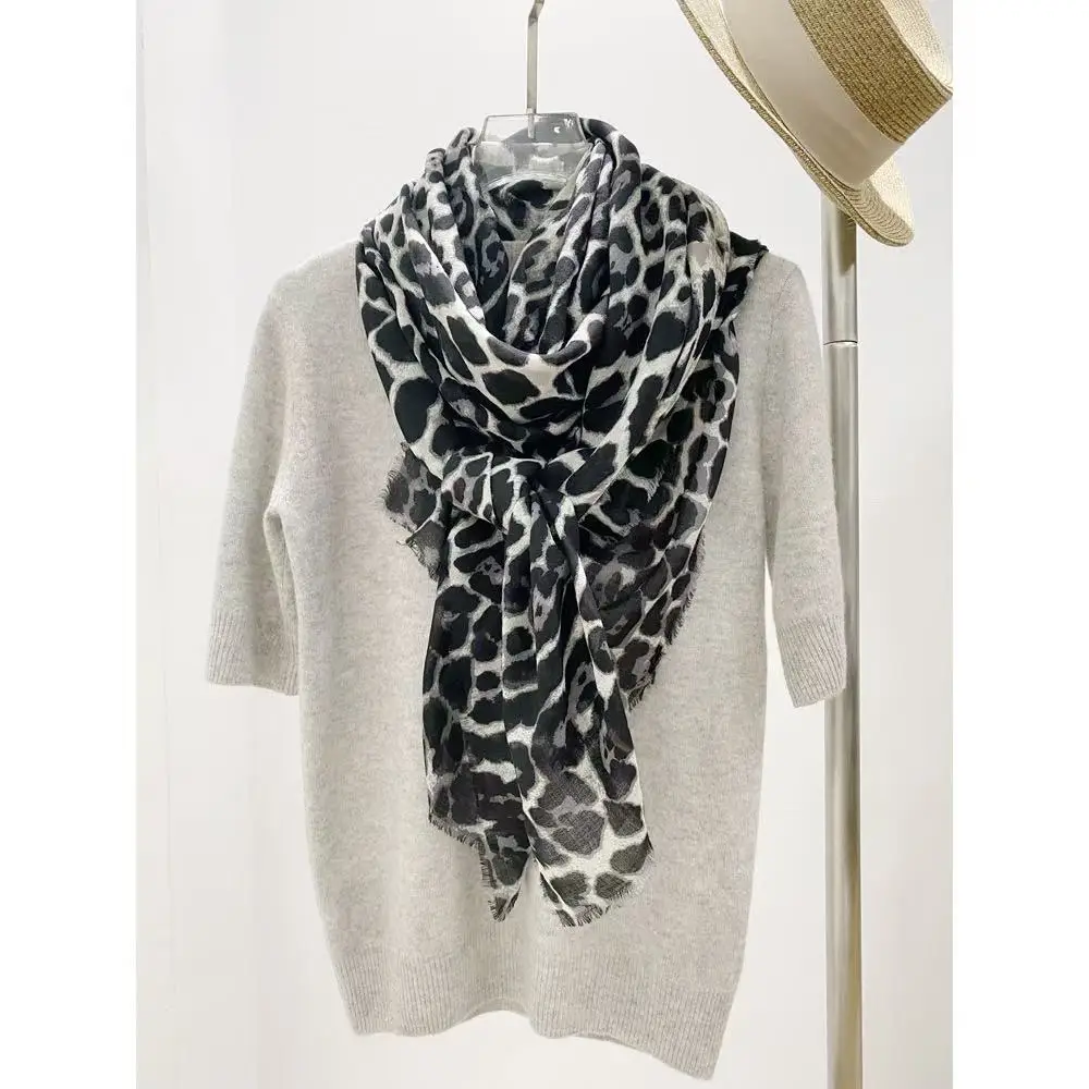 Women 100% Wool Black White Gradient Leopard Print Square Scarf Neck Bandana Retro Animal Pattern Women's Stole