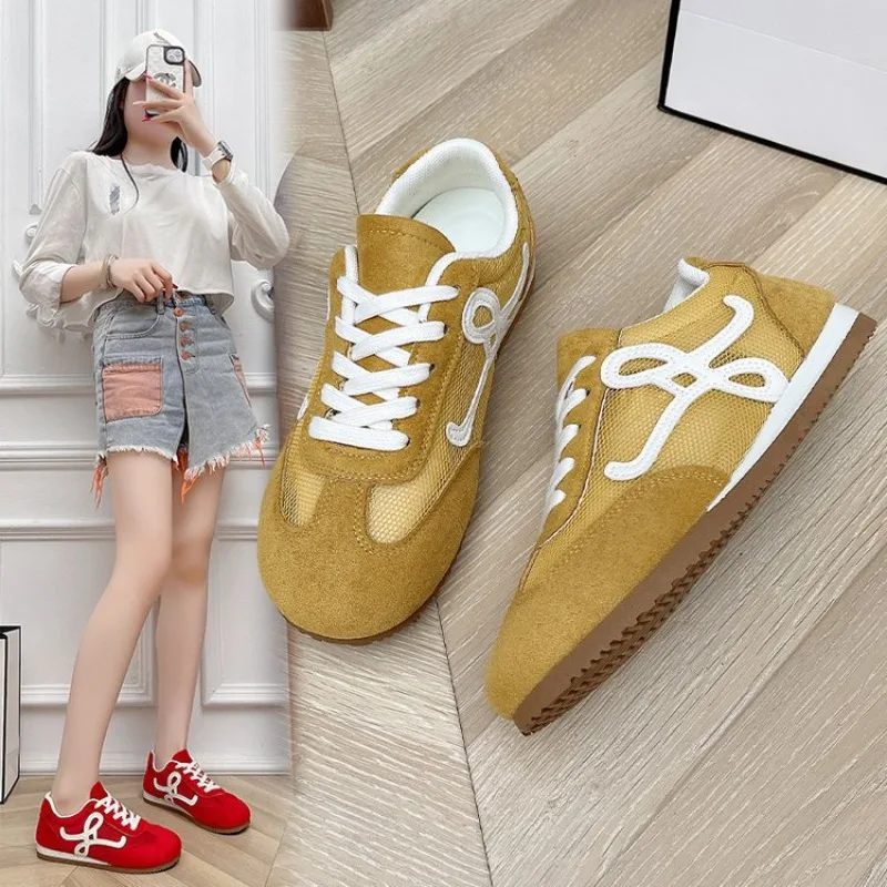 أحذية مسطحة صيفية قابلة للتنفس على الطراز الكوري أحذية نسائية كاجوال مضادة للانزلاق أحذية رياضية مريحة بكعب منخفض ونعل مطاطي