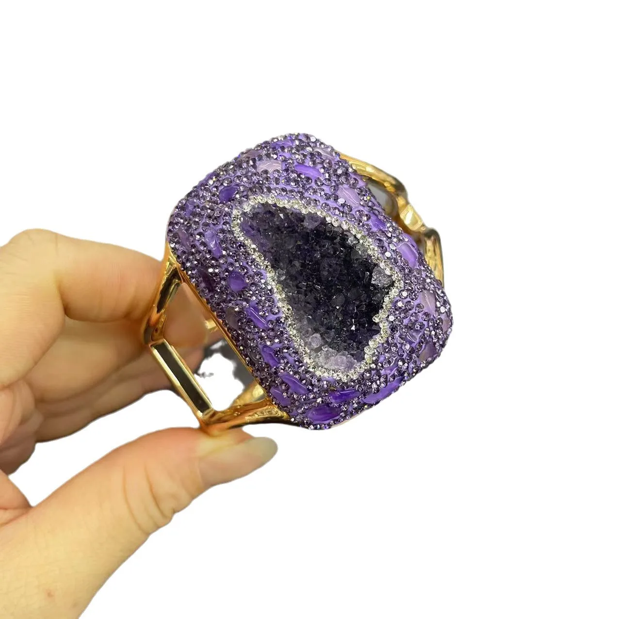 Natural Uruguayan amethyst inlaid with purple gravel color retention large bracelet personalized fashion medieval natural stone