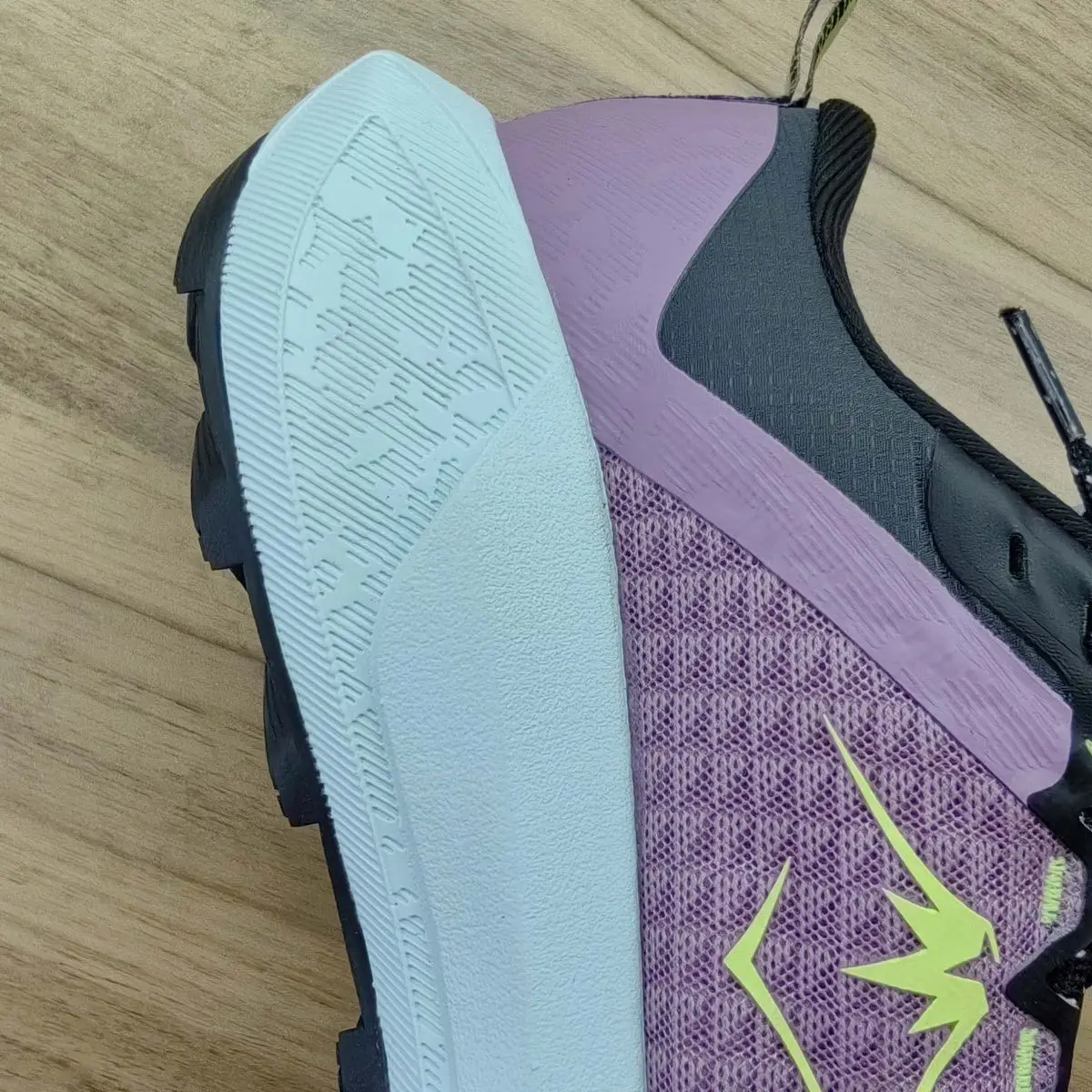 

Лето 2025 г., свободная повседневная обувь, нейтральная амортизация, легкий стиль для бега