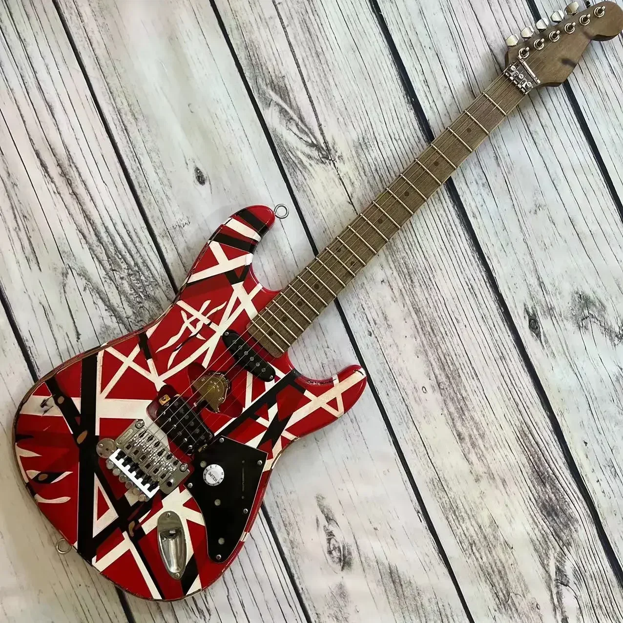 Edward Eddie Van Halen Heavy Relic Red Franken Electric Guitar Black White Stripes Floyd Rose 5150 Electric Guitar Free Shipping