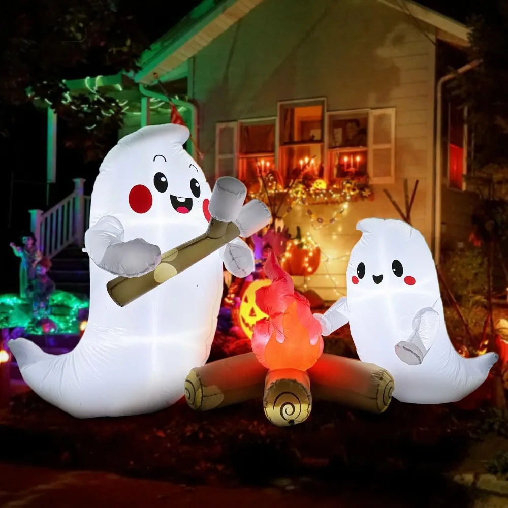 أشباح الهالوين القابلة للنفخ تستمتع بالمارشميلو من نار المخيم - ديكورات خارجية مخيفة