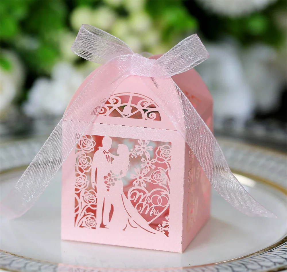 50Pcs/Lot Lase Cut Bride Groom Wedding Sweets Candy Box Guests Gift Boxes Paper Packaging Baby Shower Chocolate Cookie Box