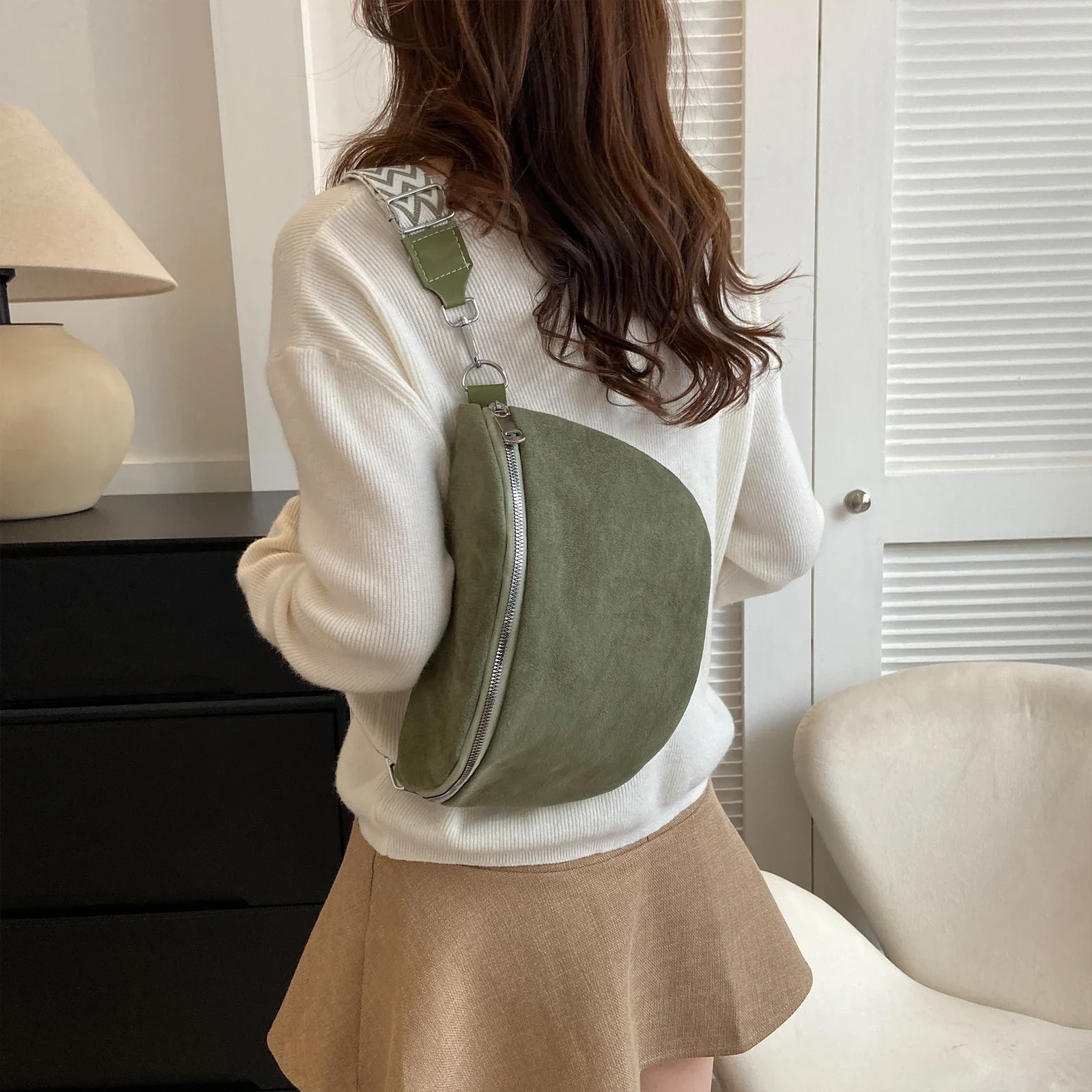 Fashion Suede Women Waist Bag Retro Half Moon Banana Bag Wide Strap Ladies Shoulder Satchel Designer Chest Bag Luxury Fanny Pack