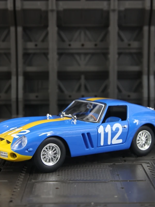 modele-de-voiture-en-alliage-a-l'echelle-1-24-250gto-les-portes-peuvent-etre-ouvertes-voiture-de-sport-de-collection-decoration-cadeau-pour-adolescents