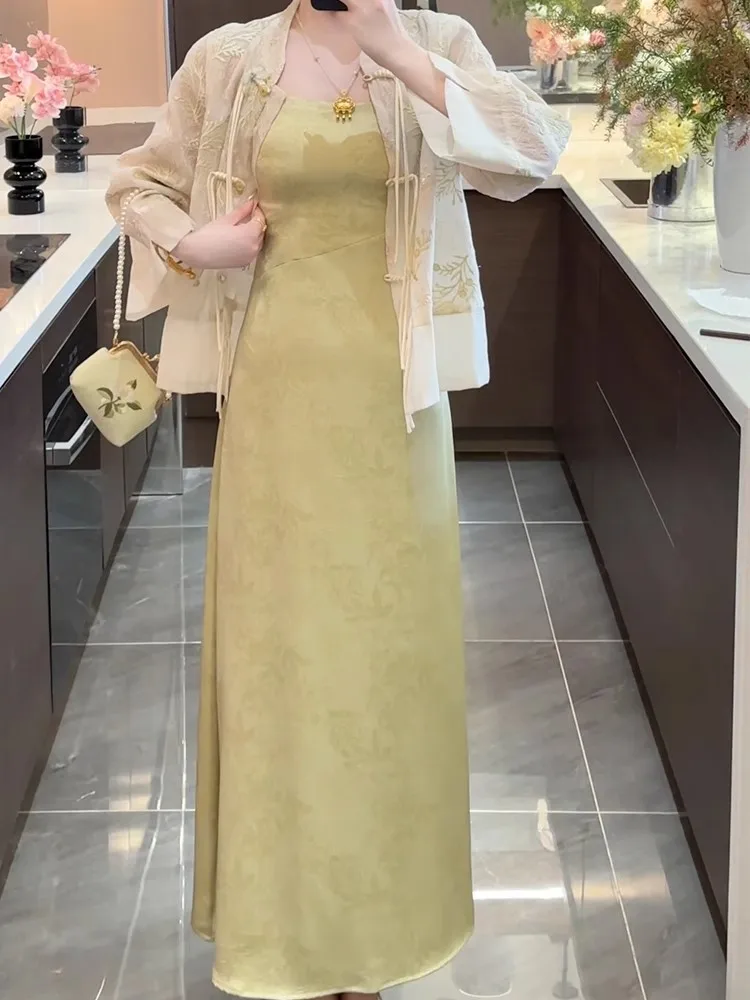 Ele Satin Slip Dr Langes neues chinesisches SLE-Schlankheitskleid mit Blumenstickerei und Gürtel für die Sommersaison von Ele Satin