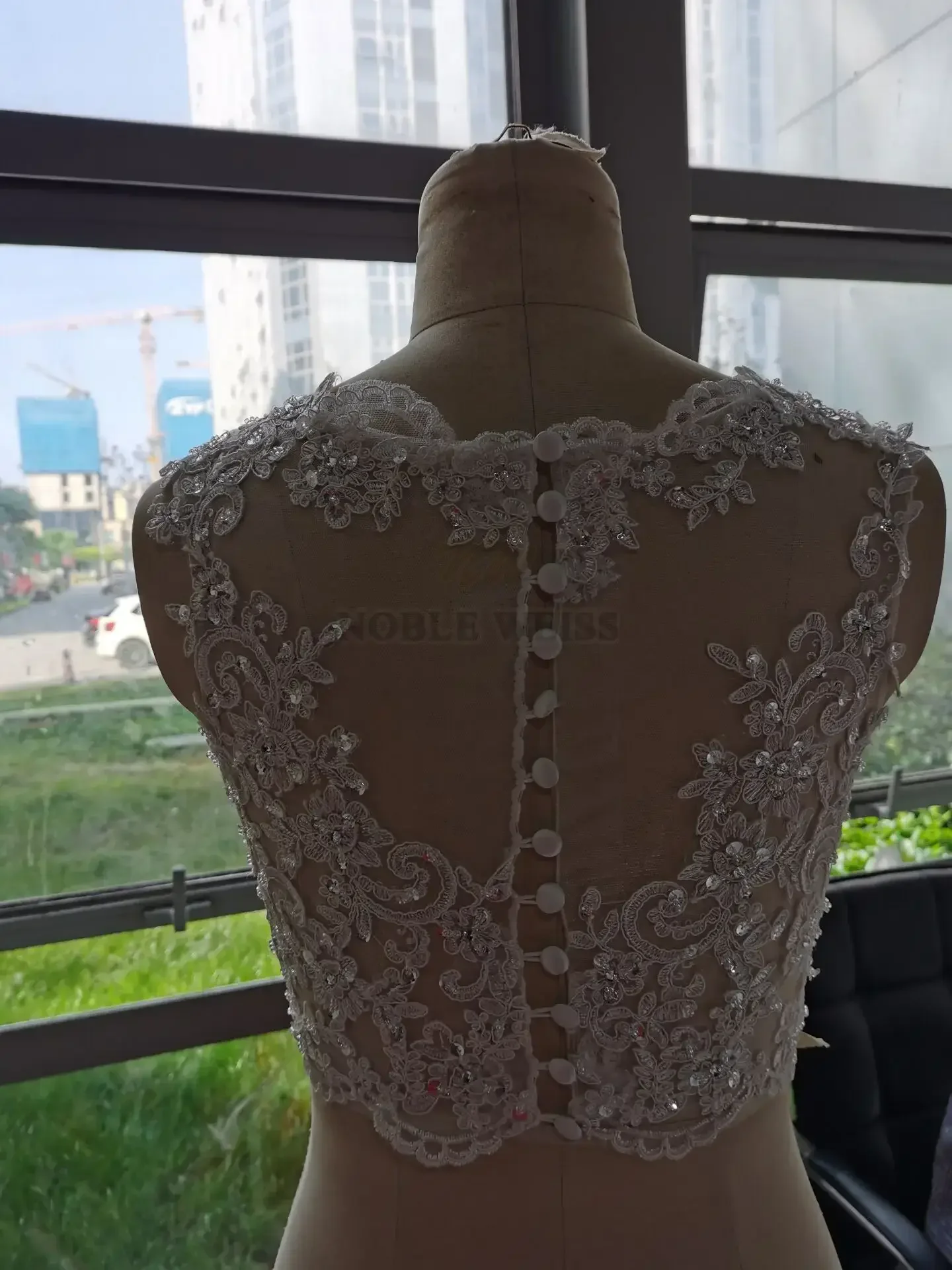 Apliques sin mangas Bolero de boda Scoop envolturas nupciales para fiesta de boda graduación chaqueta de novia con cuentas de cristal Bolero encogimiento de hombros