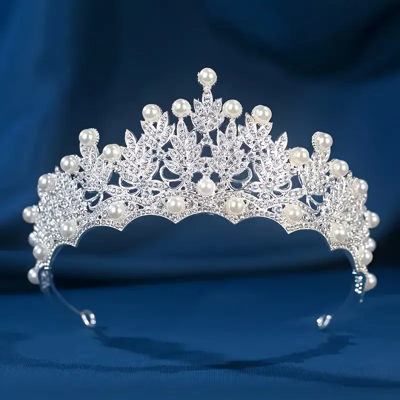 

A European and American elegant Baroque alloy rhinestone imitation pearl crown headpiece, bridal wedding crown