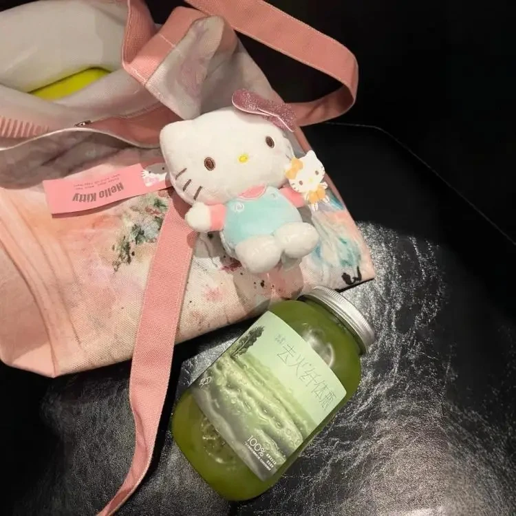 漫画ハローキティクマ抱きシリーズぬいぐるみかわいいフィギュア人形おもちゃ愛キーホルダーバッグアクセサリー女の子フェスティバルギフト