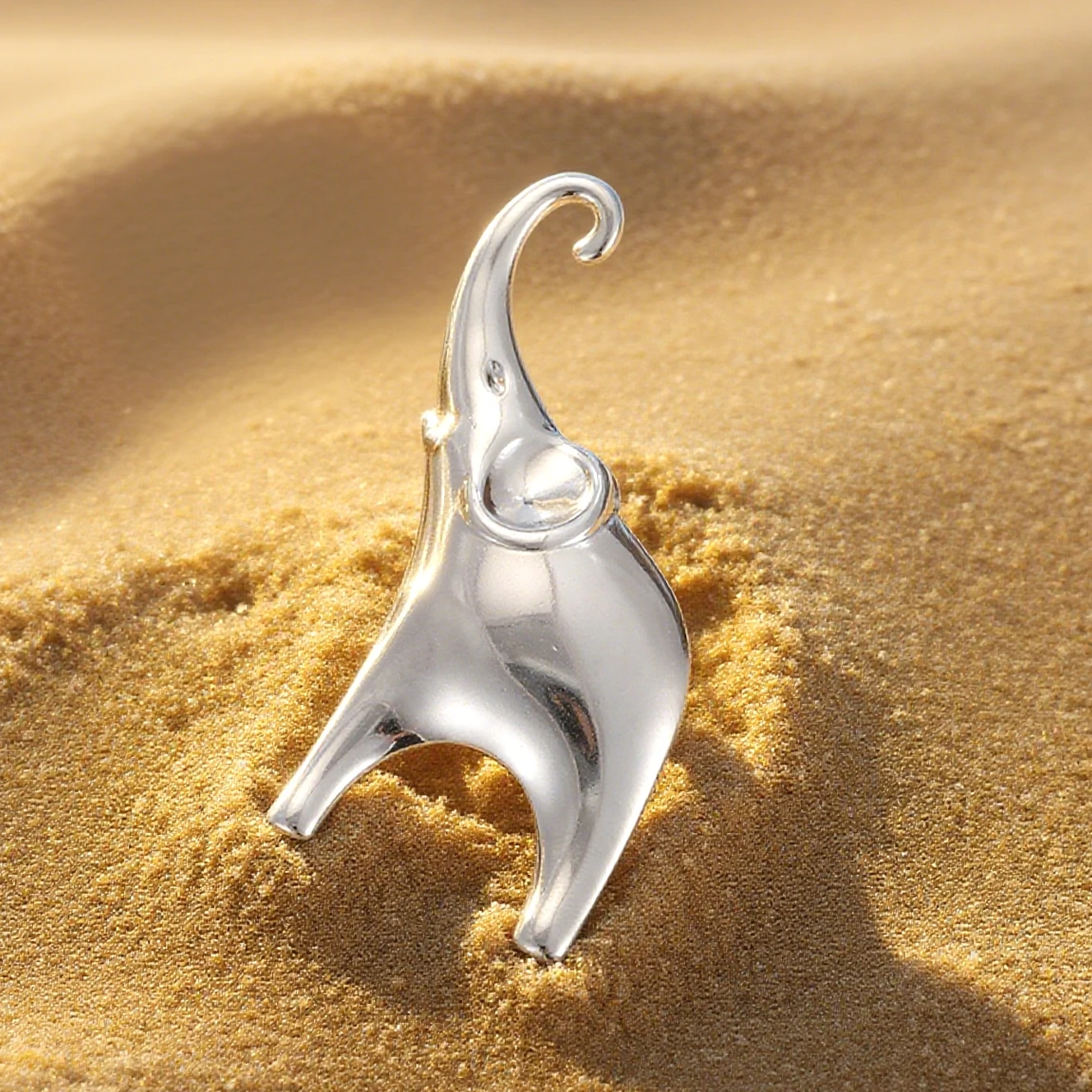 Good Luck Elephant Brooch Pin Africa Animal Totem Minimalist Accessories Stainless Steel Brooches