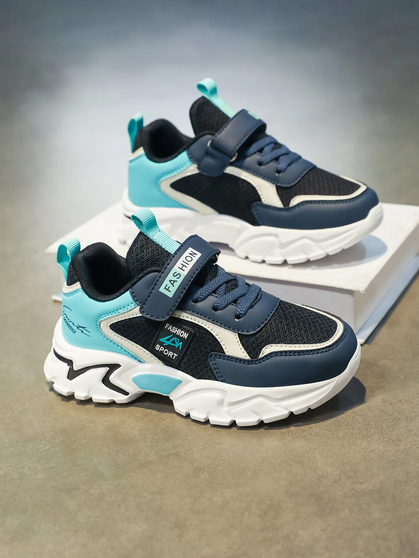 

Boys and Girls Lace-Free Sneakers, Kidsren's Velcro Casual Shoes, Easy to Put on and Take Off, Soft-Soled Lightweight Campus Running Shoes