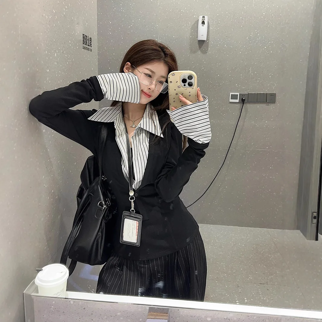 

High Quality Hot Selling Wholesale Striped Contrasting Long Sleeved T-shirt Women Spring Autumn Fashion Slim Fit Top Inner Layer