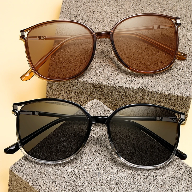 Uniszex retro Cica Feltűnően néz photochromic szemüvegek Legújabb divatú színben Változó Olvasmány szemüvegek számára férfiak Nők Megmunkalás kültéri sunglasses+4.0