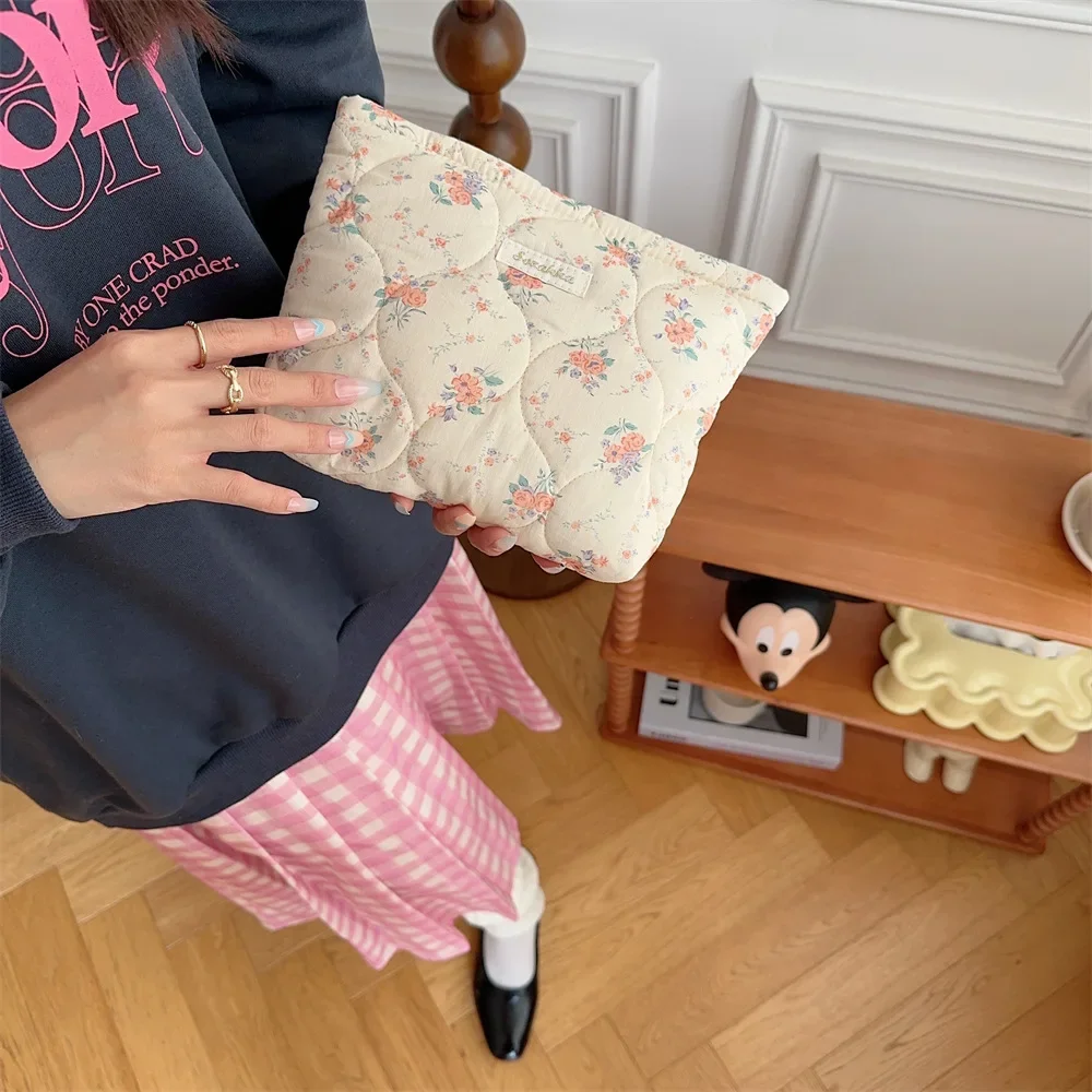 

Korean Cartoon Flower Bear Clutch Bag Large Capacity Makeup Bag Women Cosmetic Bag Makeup Pouch Travel Cosmetic Organizer