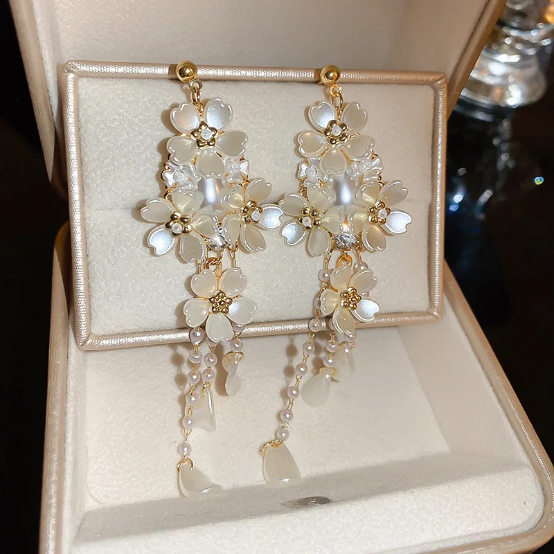 Rhinestone Pearl Tassel Earrings for Women French Romantic Flower Drop Earring Commute Exquisite charms Jewelry Wholesale