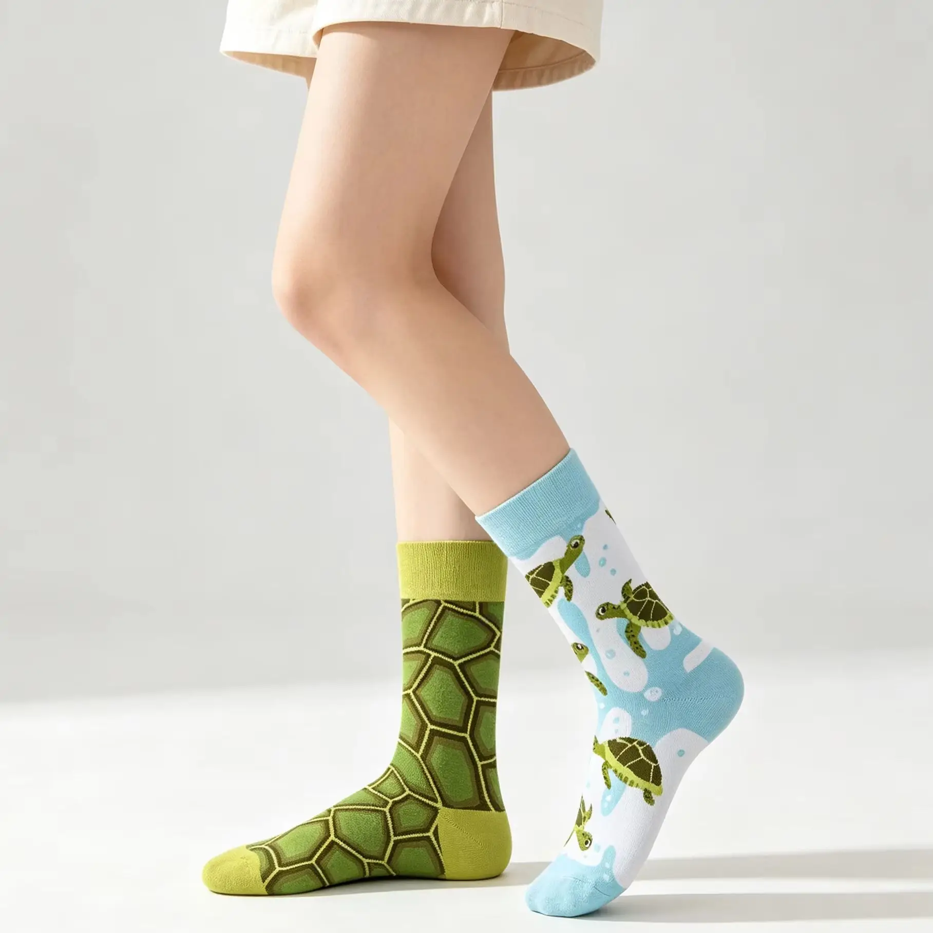 Unisex Creative Funny Cartoon Turtle Cotton Crew Socks Novelty Long Irregular Animal Theme Gifts for Men And Women