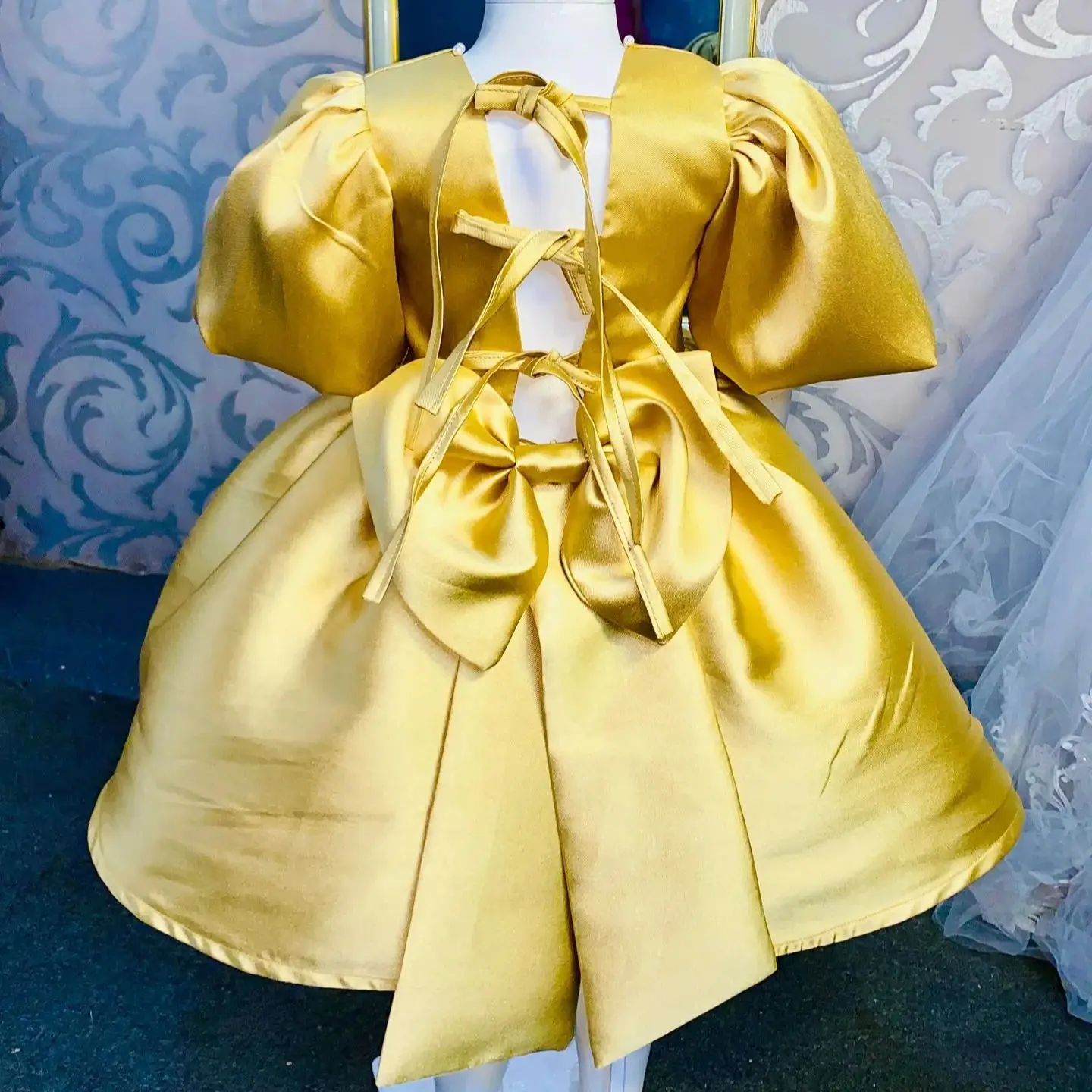 Customized Gold Flower Girl Dresses For Wedding Satin With Bow Knee Length Elegant Kids Banquet Birthday Party Formal Event Gown