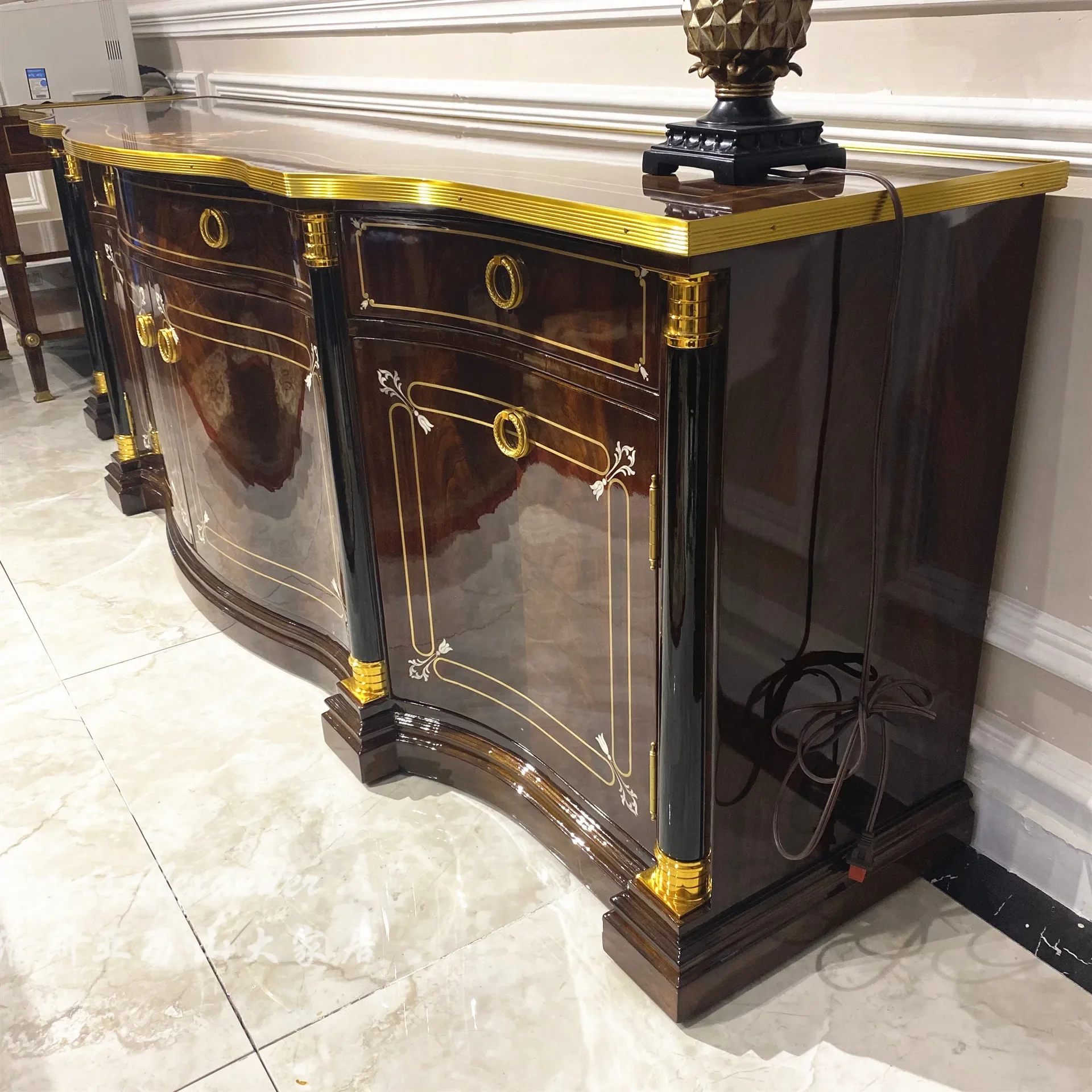 

European TV cabinet Villa classical furniture Living room audio-visual cabinet Shell inlaid piano paint decorative cabinet
