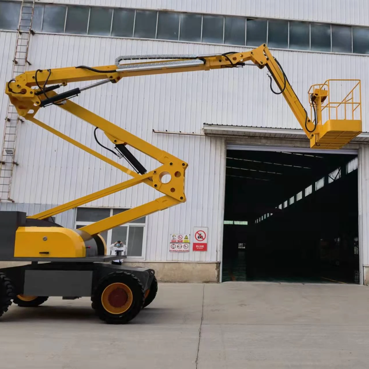 Electric Hydraulic Towable Boom Lift Articulated Boom Lift Telescopic Cherry Picker Spider Boom Lift Aerial