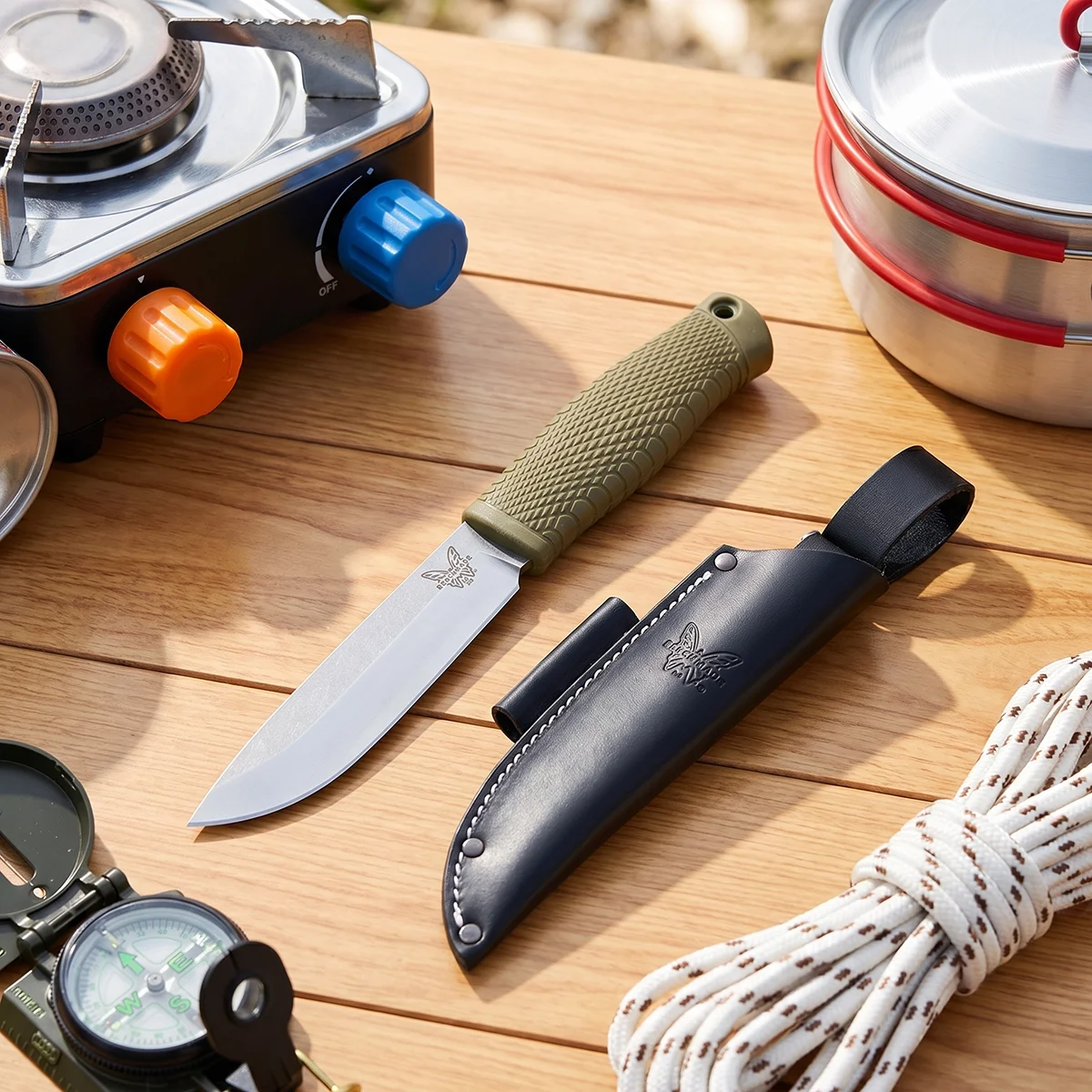 

Многофункциональный нож для кемпинга с лезвием из нержавеющей стали D2, резиново-пластиковой рукояткой и кожаными ножнами в комплекте