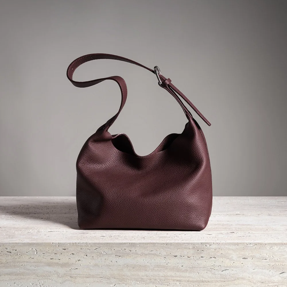 

2026 New Messenger Bag Retro Leather Casual Commuting Shoulder Armpit Bag Female Texture Unique Fashion Simple Casual Daily