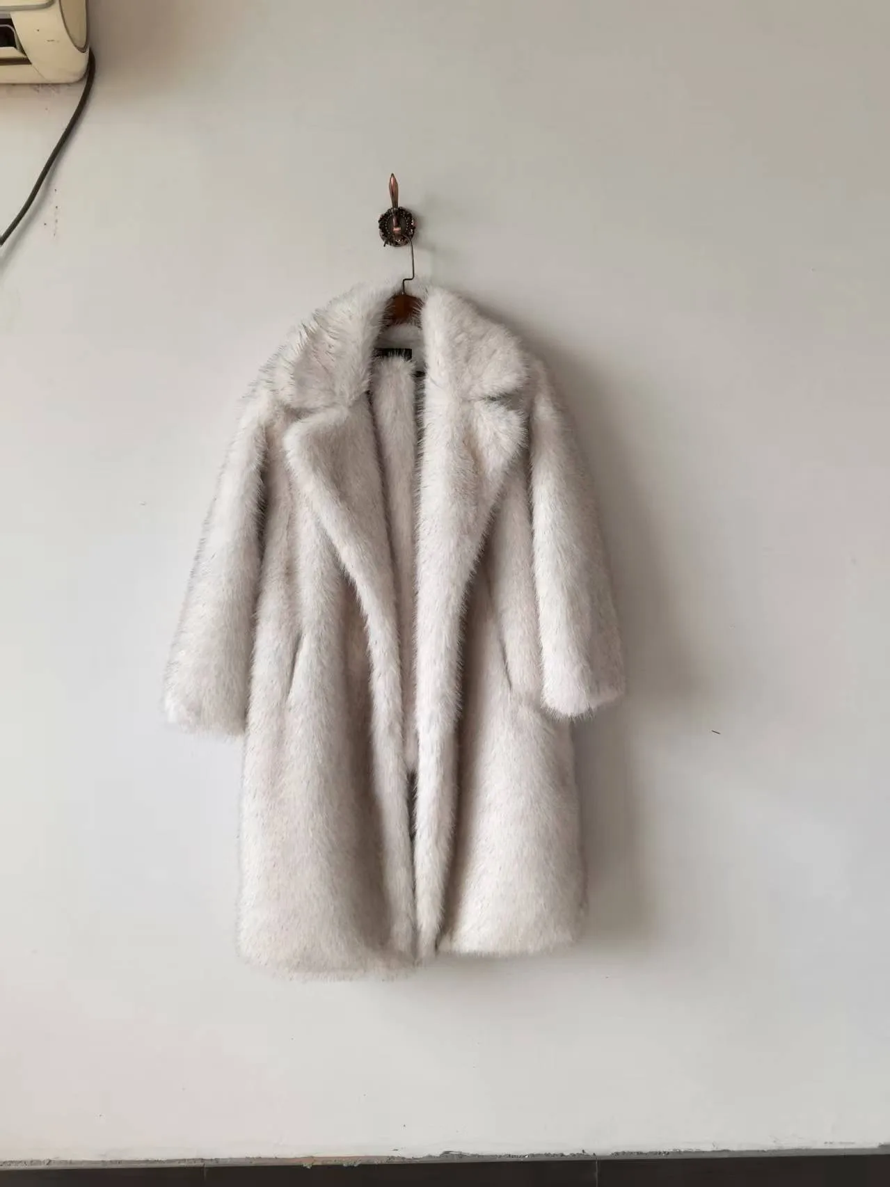 Warm Long Faux Fur Coat with Large Collar for Women Autumn Winter Outerwear Ele Chic Chinese Brandl Whole Skin Leather