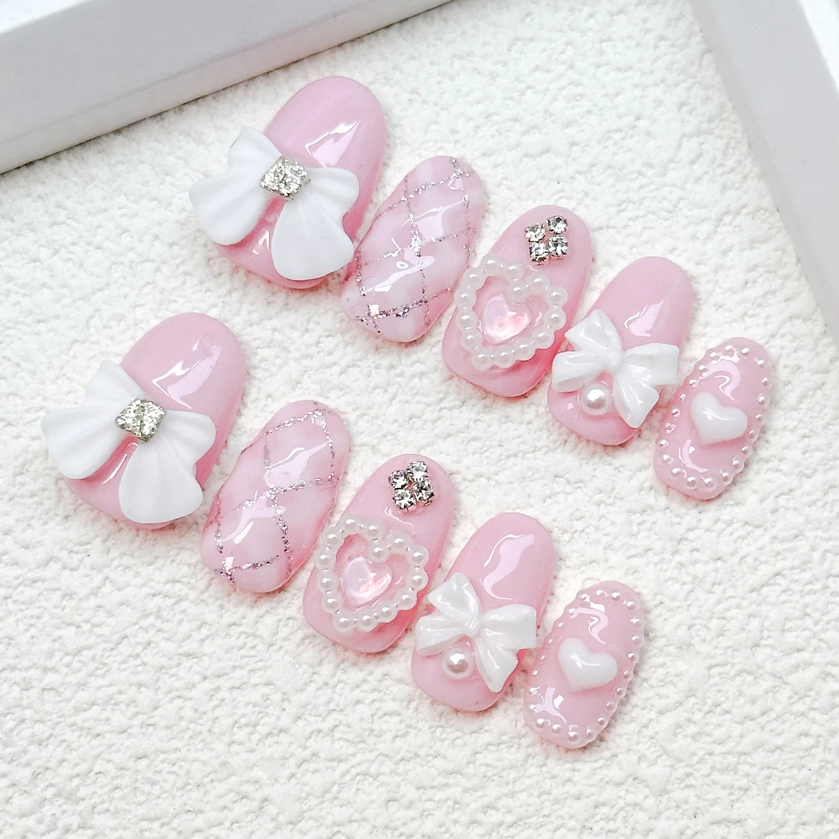 10 pieces/set of handmade and pasted fake nails Short oval nails，Pink bow and heart-shaped decorated fake nails,cute style