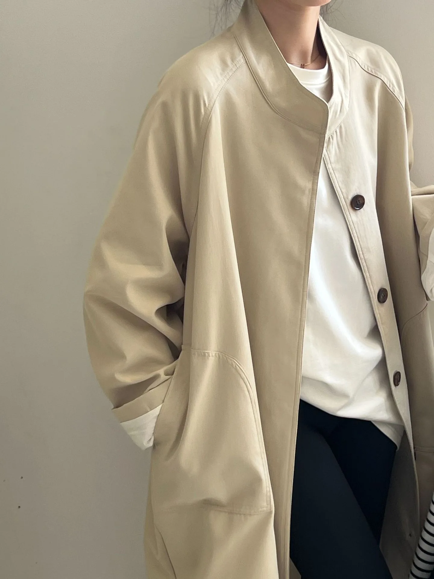 Gabardina de longitud media con cuello levantado de estilo británico para mujer en otoño e invierno 2025, nuevo abrigo informal y de alta gama