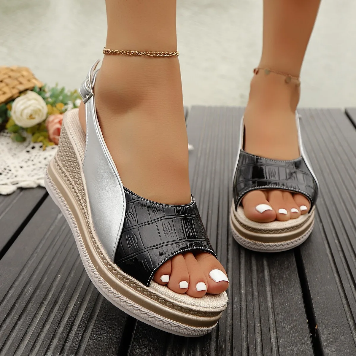 Sandales compensées à bout ouvert pour femmes grandes tailles, style romain, avec bride à boucle et semelle épaisse, nouvelle collection printemps/été 2026