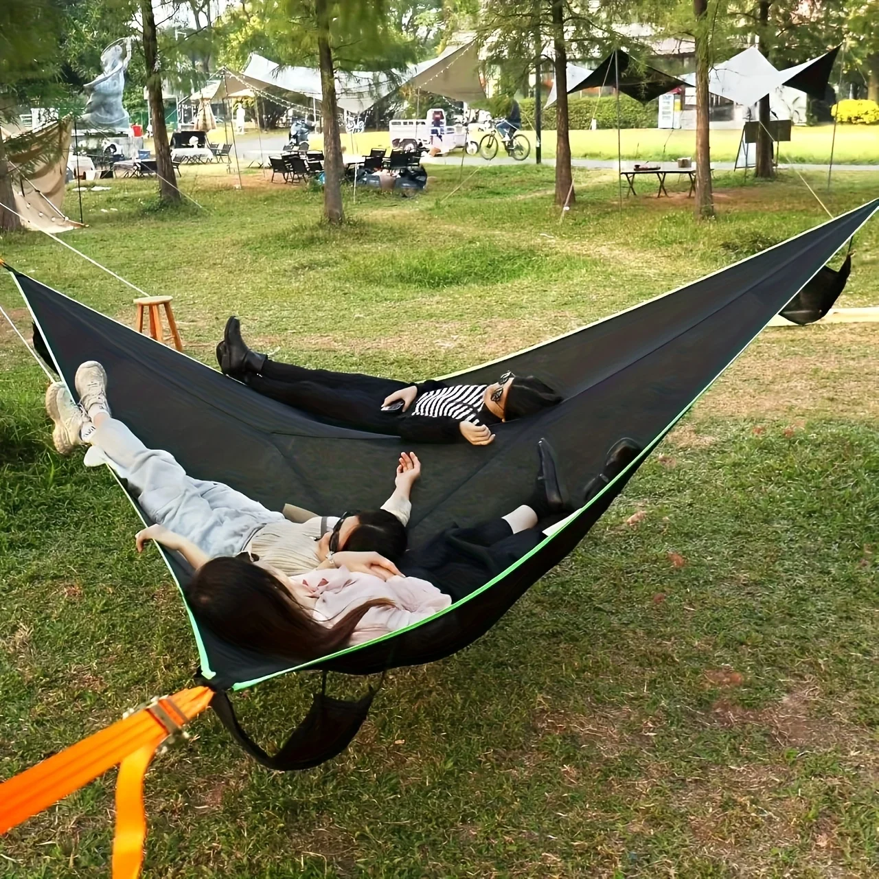 Amaca Triangolare Portatile in Rete Leggera per Più Persone, Ideale per Campeggio, Viaggi, Giardino e Attività Rilassanti all'Aperto