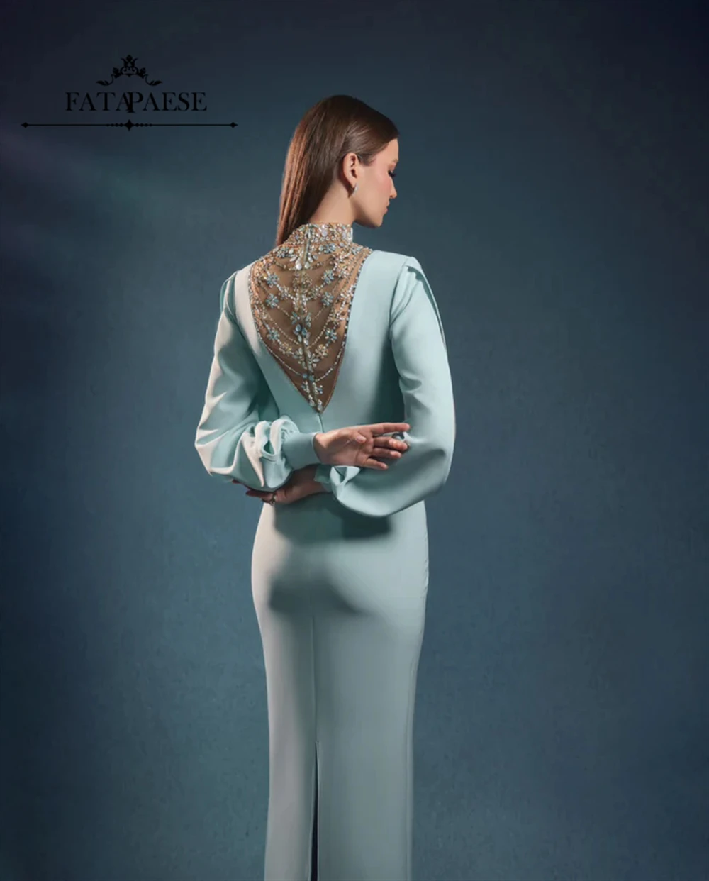 فساتين سهرة فاخرة من FATAPAESE بكريستال ورقبة عالية باللون الأزرق الفاتح للحفلات الراقصة بأكمام طويلة وحفلات الزفاف