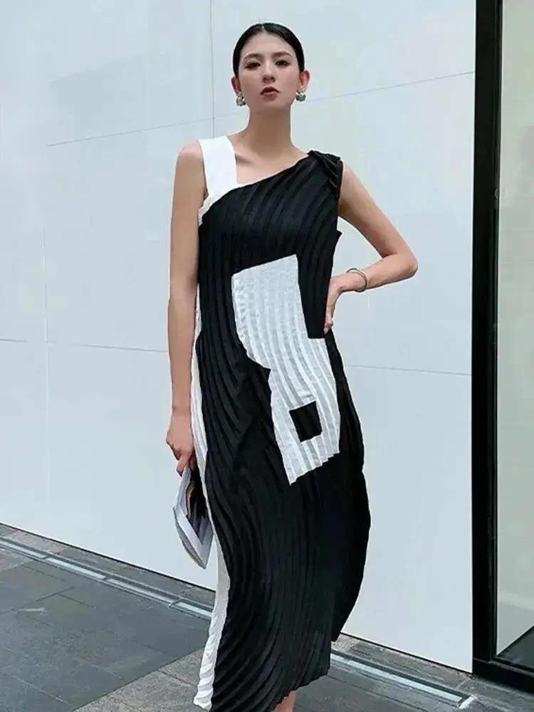 Design Pleated Wave Fashion Style Black And White Colorblock Patchwork Slim Women's Dress Irregular Sleeveless D765J