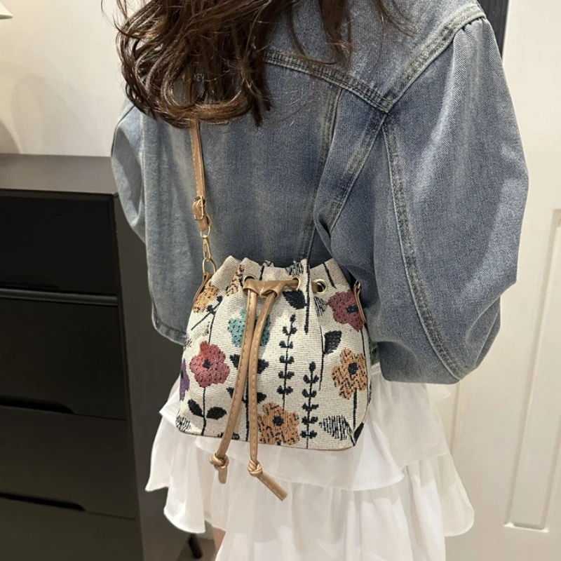 

Vintage Floral Women Tote Bag, Mini Drawstring Crossbody Purse with Adjustable Leather Strap for Casual Shoulder Bags Daily Use