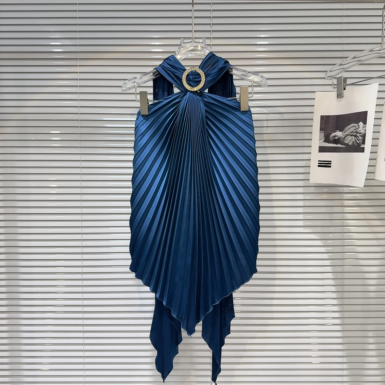 

2025 summer new French socialite rhinestone buckle kink strap pleated satin halter vest woman