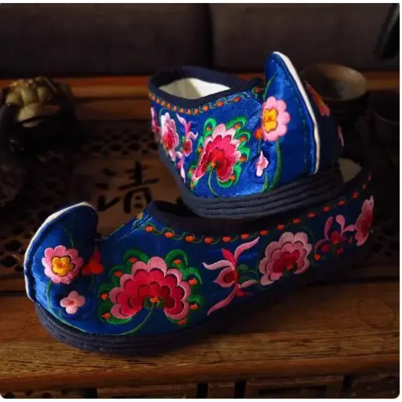 Ancient Chinese Shoes Handmade Embroidery Women Flat Spring Sharp Tradition Stage