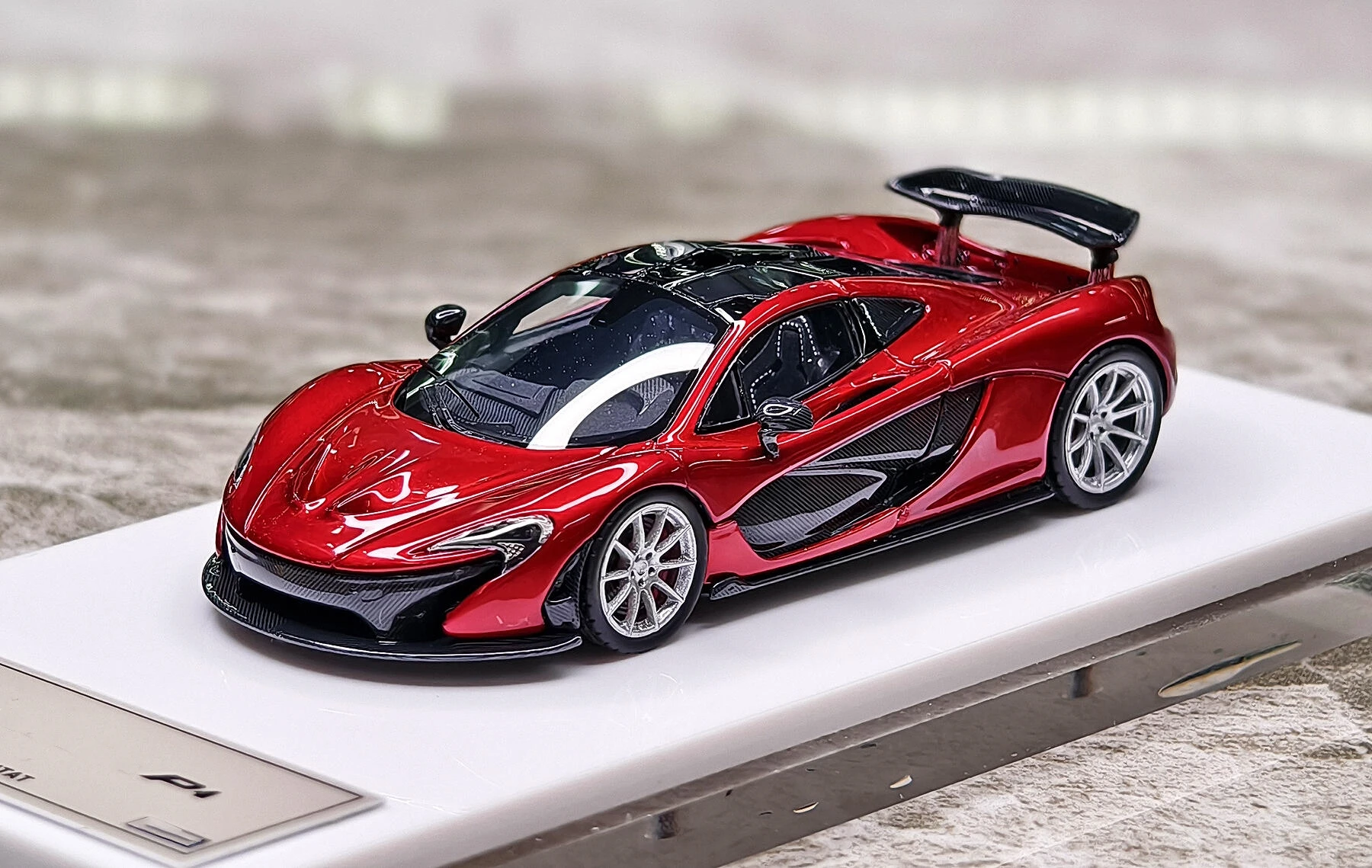 

DMH 1:64 P1 Metallic red Diecast Model Car Resin Limited edition Collection