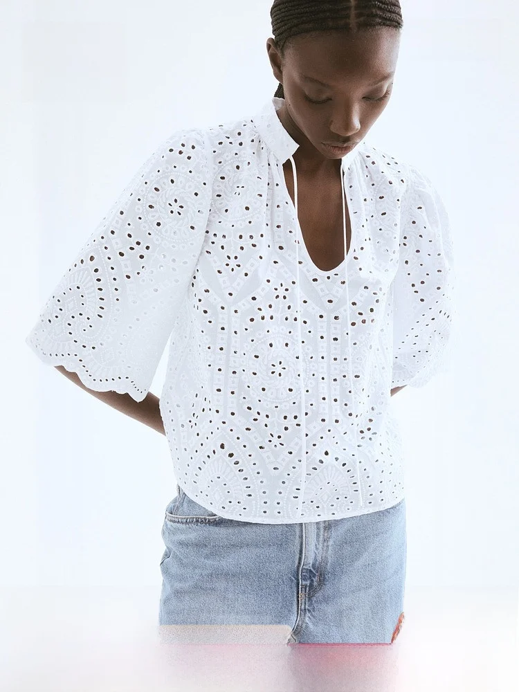 

Faionable Embroidered Hollow out irt Casual Loose Fit Long Sve round Ne Cotton Women's irt H&M 2025 Spring Collection