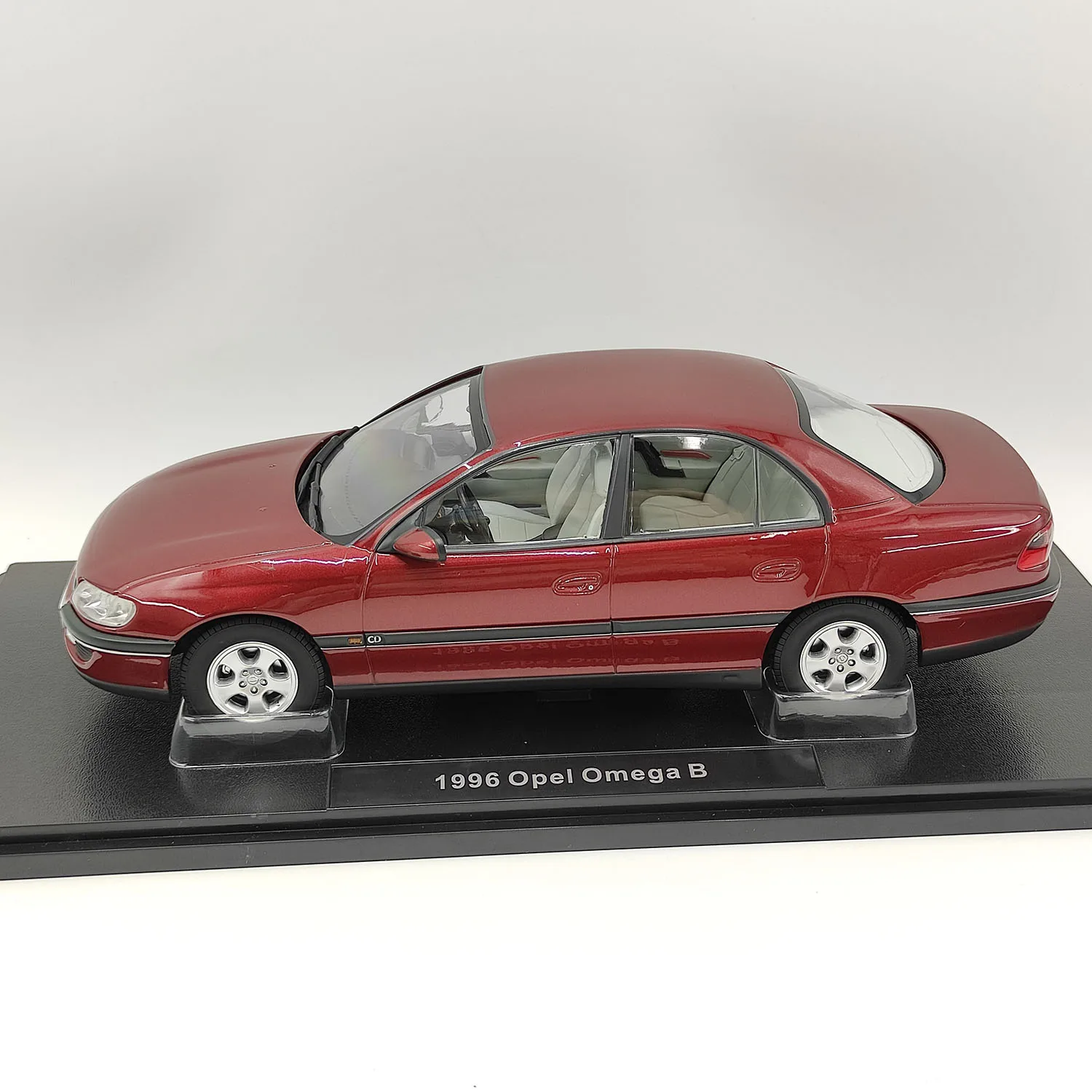 TRIPLE9 1:18 Scale 1996 Opel Omega B Red Alloy Car Model