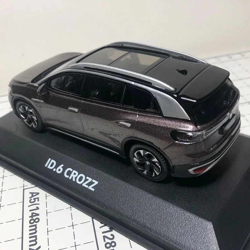 1:43 Scale ID.6 CROZZ SUV New Energy Alloy Car Model Ornament